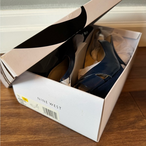 Nine West navy slingback heels - NEW IN BOX - - Picture 2 of 3